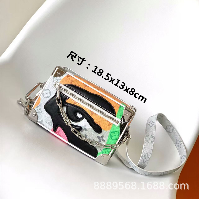 直接供給クロスボーダー m lv メンズバッグレディースバッグブラックウォリアーメッセンジャーバッグ枕バッグチェーンバッグボックスバッグポータブルブリーフケース|undefined