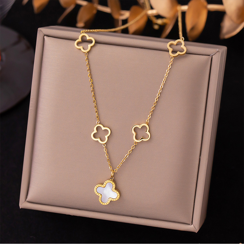 Elegant Heart Shape Butterfly Titanium Steel Plating Pendant Necklace display picture 2