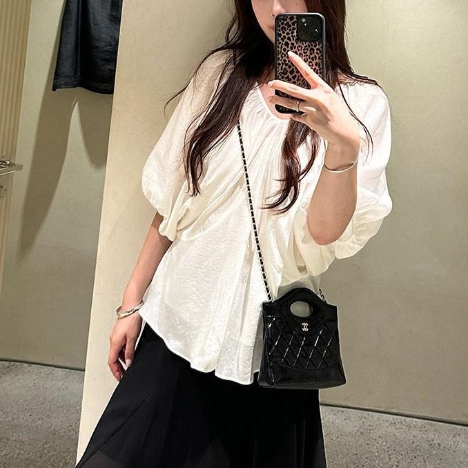 V-neck lantern sleeve blouse, mid-length sleeve shirt, chiffon top with camisole.