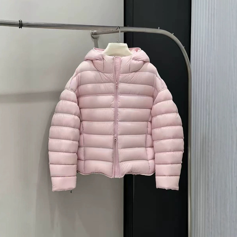 Women's 90 White Duck Down Hooded Lightweight Down Jacket, Checkered Pattern, Short and Portable, Autumn and Winter Down Coat Women's 90 White Duck Down Hooded Lightweight Down Jacket, Checkered Pattern, Short and Portable, Autumn and Winter Down Coat