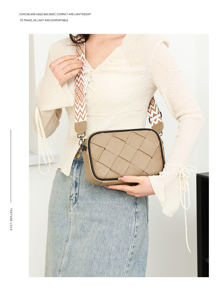 Women's Leather Crossbody Bag With Wide Strap And Diamond Pattern_voghion.com