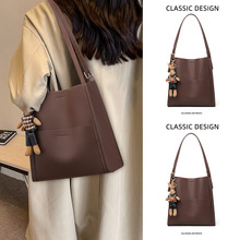 水桶包包女士2025新款女包托特包bags真皮大容量大包单肩通勤包