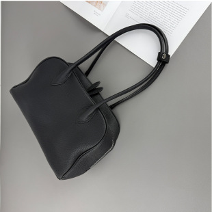 First-Layer Cowhide Shoulder Commuter Bag for Women 2025 New Large-Capacity Trendyy Bowling Bag Western-Style Genuine Leather Armpit Bag