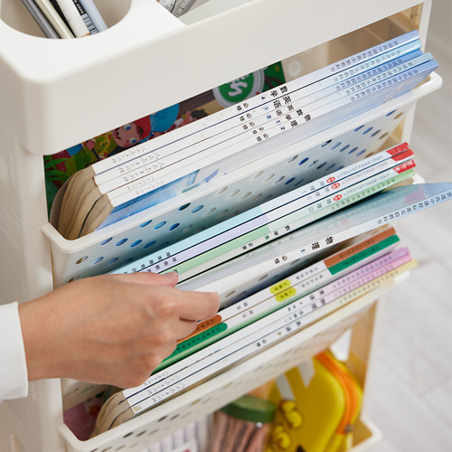 Small bookshelf beside the desk, simple slit trolley with wheels for book storage, movable floor-to-ceiling storage rack