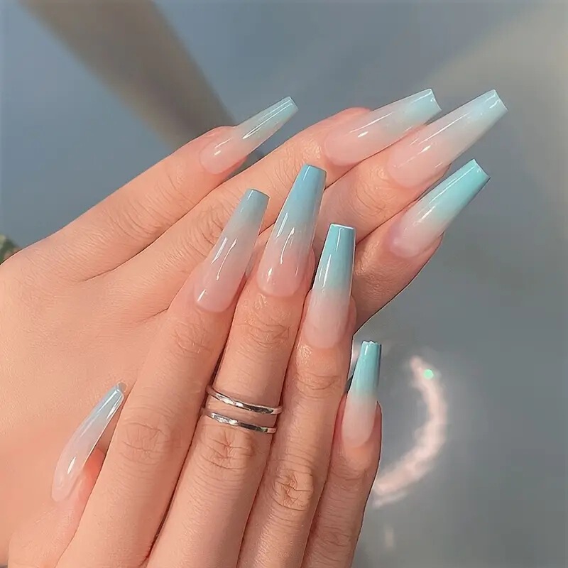 Blue Gradient Mid-Length Press-On Wearable Nails Removable Fake Nails 24Pcs Per Box Source Factory Batch Blue Gradient Mid-Length Press-On Wearable Nails Removable Fake Nails 24Pcs Per Box Source Factory Batch