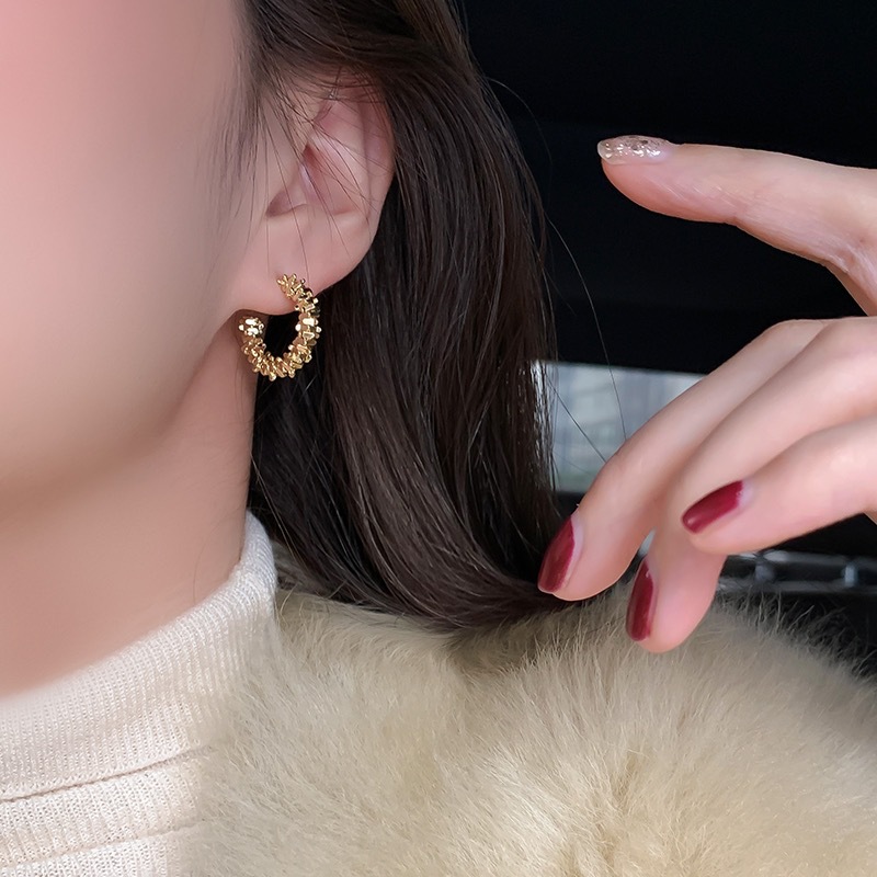 1 Pair Elegant Retro C Shape Plating Copper Gold Plated Ear Studs display picture 4