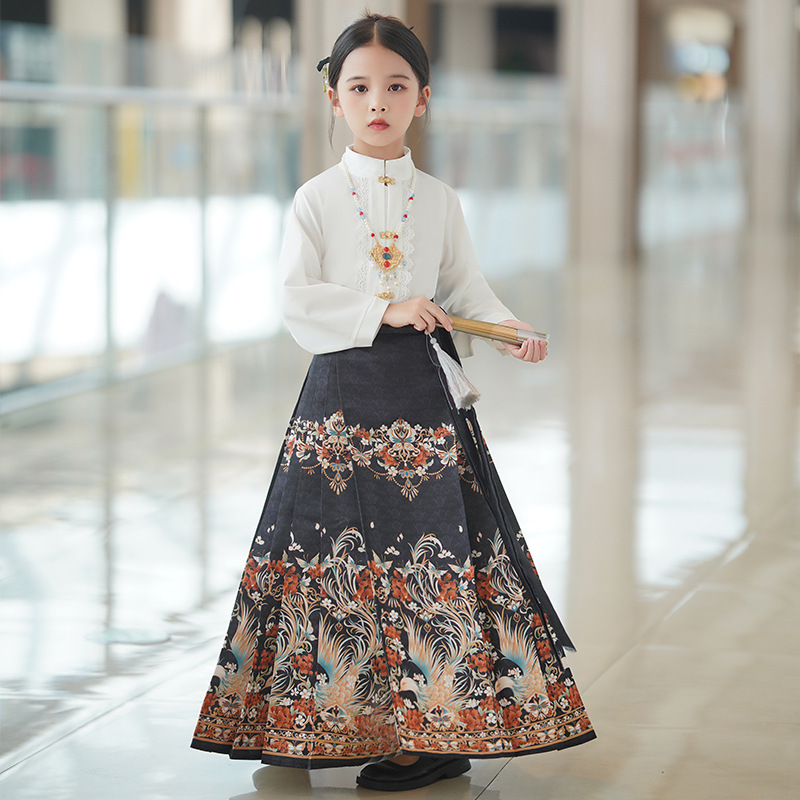 탑 + 검은 말 얼굴 스커트 Feng Laiyi + 목걸이 Feng