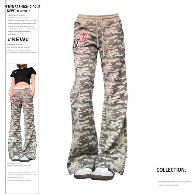 Повседневные расклешенные спортивные штаны в американском стиле ретро с камуфляжным принтом больших размеров для женщин, новинка 2025 года, свободные утягивающие брюки в пол в уличном стиле