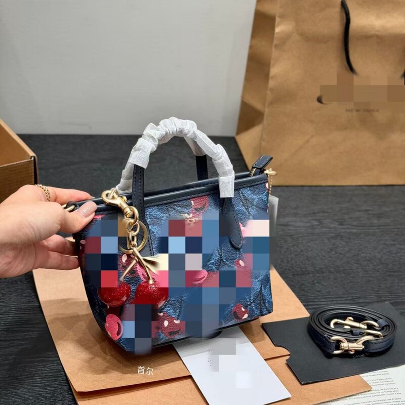 Coach New Women's Bag City15 Mini Tote Bag Fashionable Handbag Basket-Style Shoulder Crossbody Shopping Bag Coach New Women's Bag City15 Mini Tote Bag Fashionable Handbag Basket-Style Shoulder Crossbody Shopping Bag