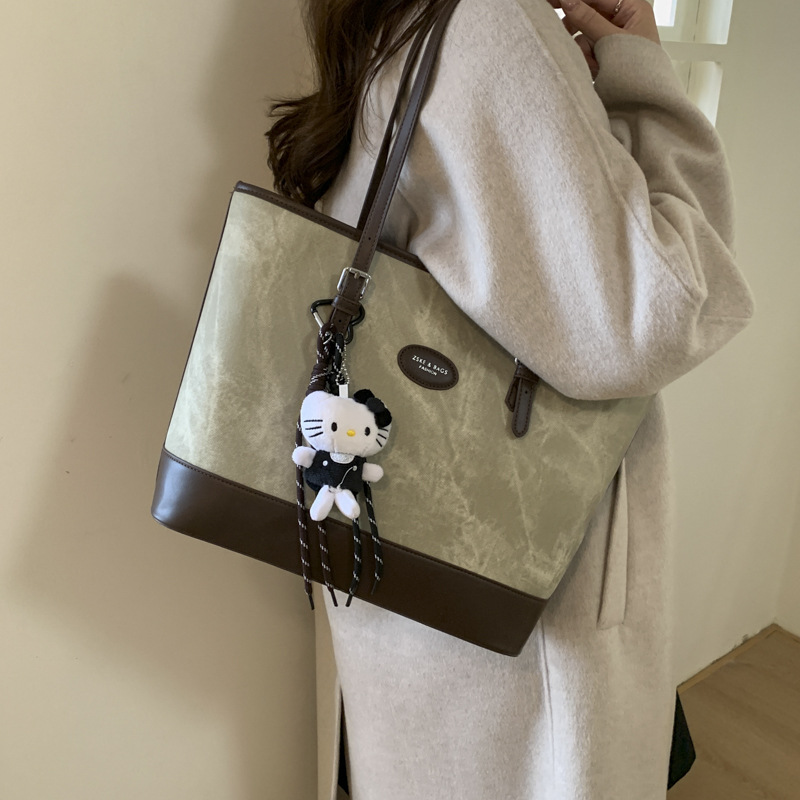 2025 invierno nuevo retro nicho Volkswagen bolso de mano de gran capacidad bolso de hombro de viaje de mujer bolso de brazo de moda versátil bolso de brazo