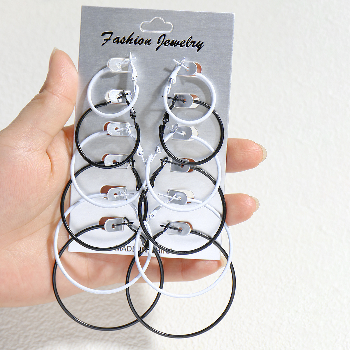 Moda europea y americana venta caliente transfronteriza nuevos productos pendientes de temperamento mujeres pintura en aerosol exagerada círculo de color 6 pares 1 juego