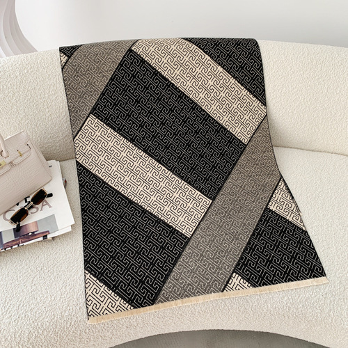 Korean imitation cashmere two-color scarf for women in autumn and winter, thickened and warm, black and white color matching, hot-selling scarf, shawl, maze pattern