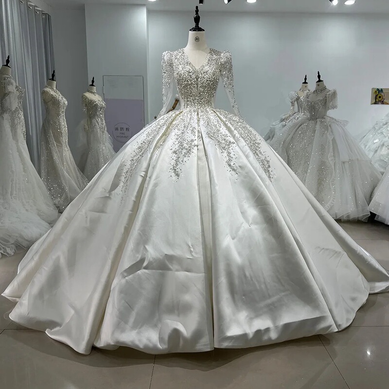 Long-Sleeved V Neck Satin Main Wedding Dress Bride's High-End Main Yarn 2025 New Heavy Industry Large Tail French Dress