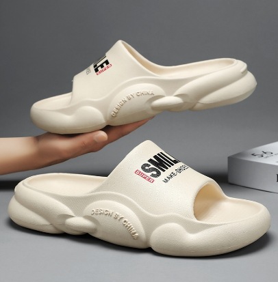 Zapatillas para hombres 2024 nuevo tipo de verano para pisar mierda sensación de fondo grueso zapatillas frías para hombres al aire libre sandálias deportivas de playa antideslizantes