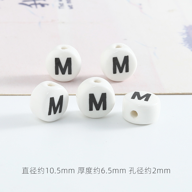 수직 구멍 문자 M