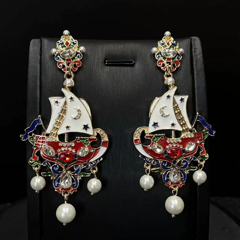 Small design retro earrings, pendant, with gem, light luxury style