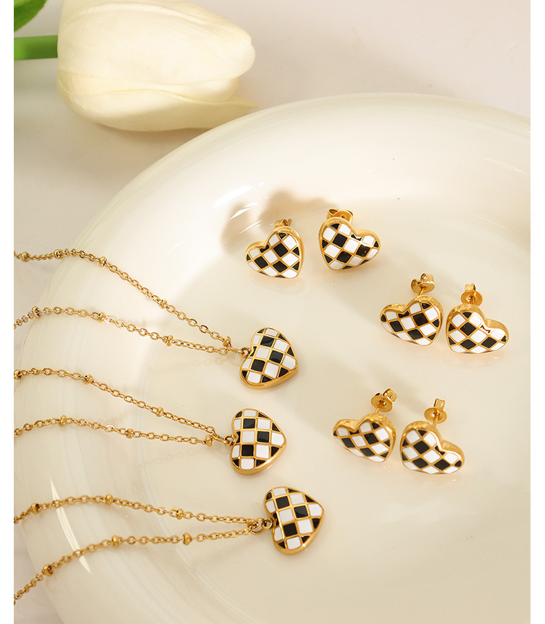 fashion retro heart-shaped checkerboard pattern titanium steel necklace earrings