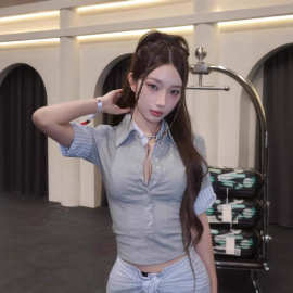 2025夏季 假两件拼接POLO领短袖T恤女显瘦设计感深V短款上衣
