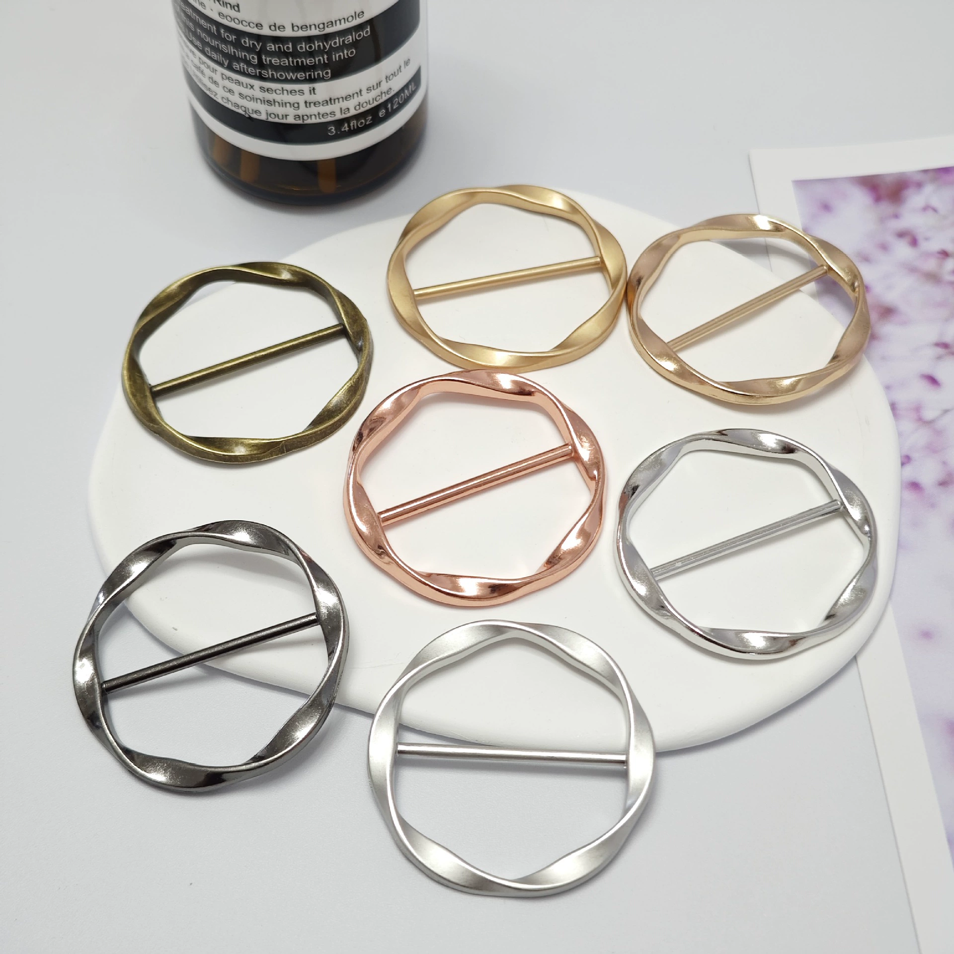 Застежка для футболок и шарфов 2024, угловая застежка для одежды, застежка для подола юбки, застежка для утяжки талии, пряжка для ремня, металлическая пряжка в геометрическом стиле.