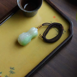 天然新疆和田玉玉器工厂店青海料老料俏翠色玉石白菜吊坠挂件带证