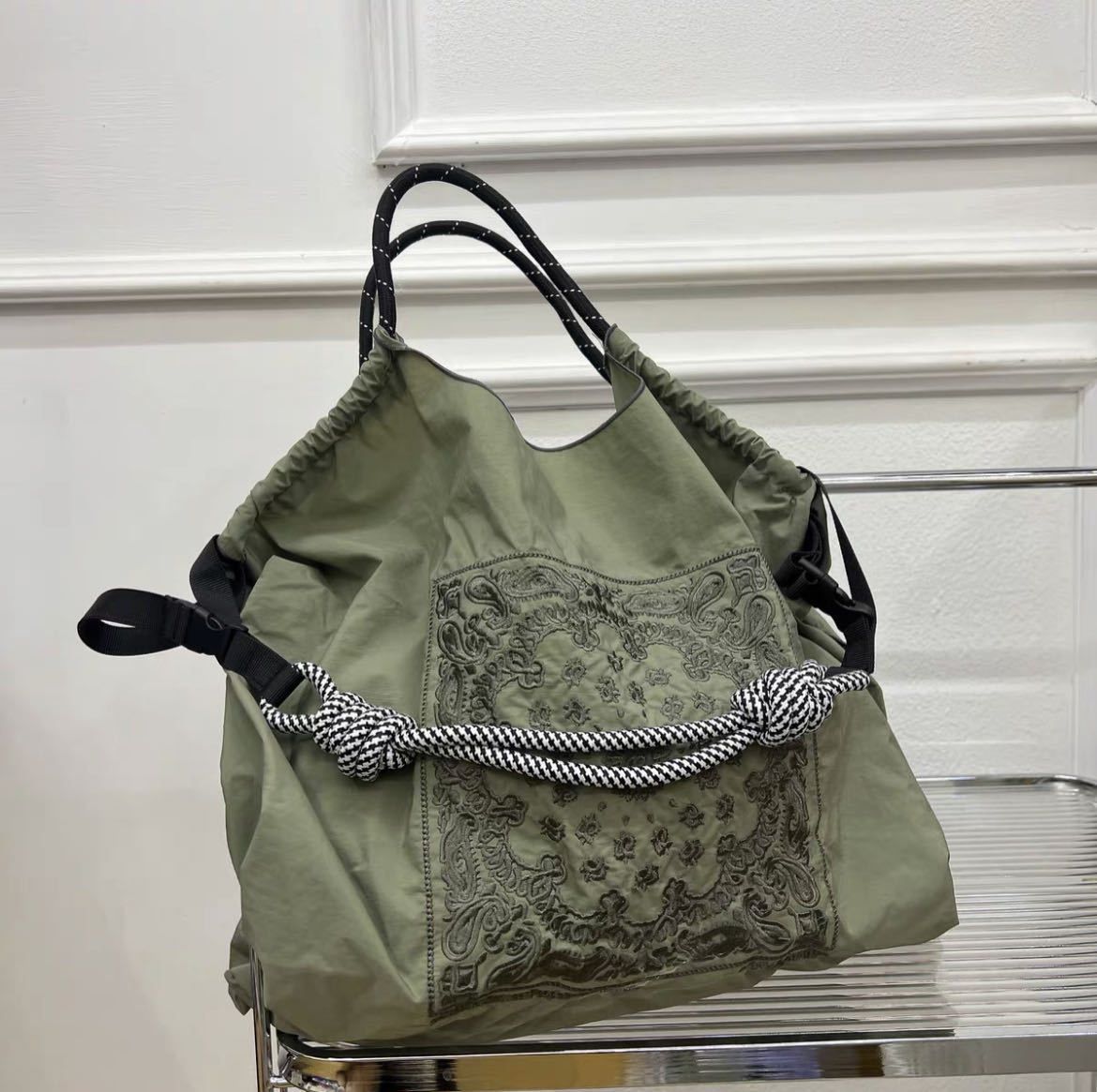 아미 그린·캐슈 꽃