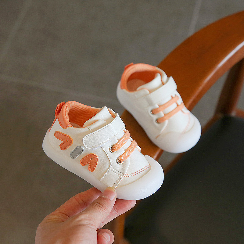 2024 nuevos zapatos de bebé de primavera y otoño zapatos de niño de fondo suave 1-2 años de edad niños y niñas zapatos blancos zapatos de bebé