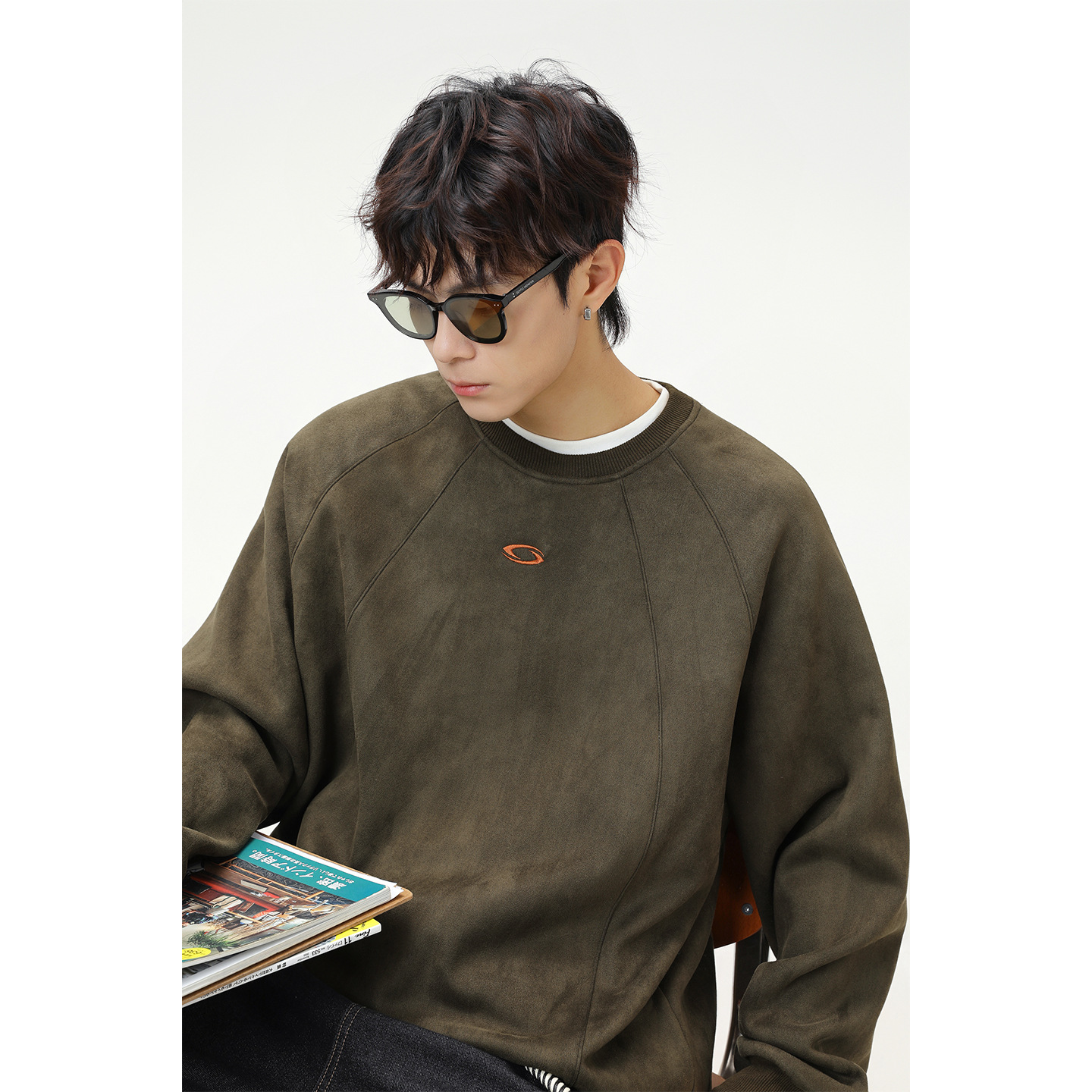 Monochrome Man- Heavyweight Round Neck Sweatshirt Autumn New Texture Embroidery Suede Trendy Brand Raglan Sleeve Pullover Jacket_viptrois.com