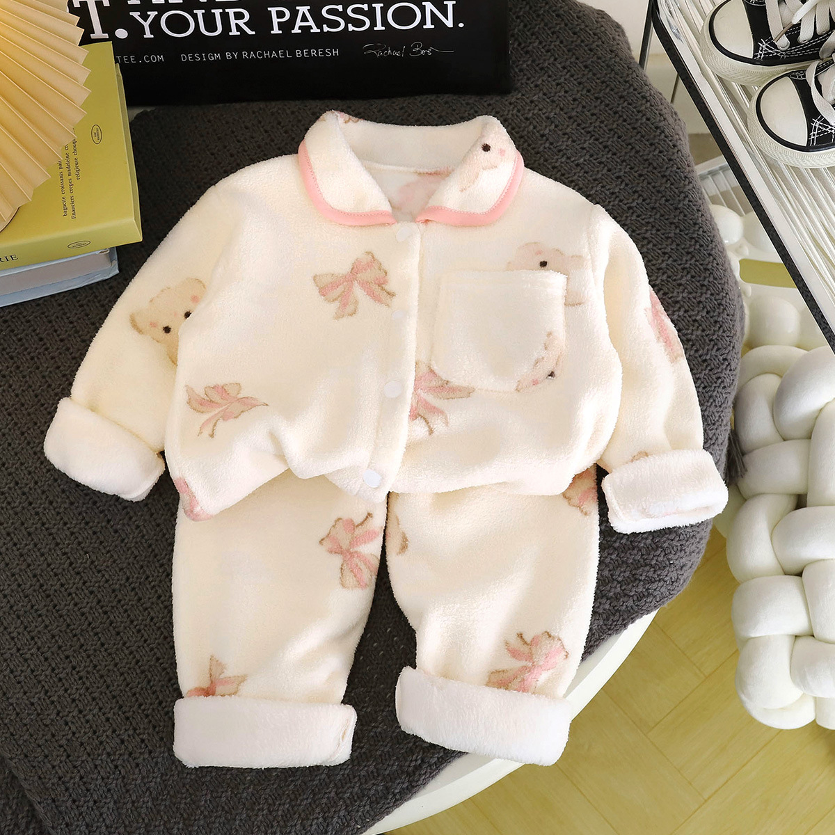 Pajamas infantiles nuevos niños con camisa de fibrillas para niñas más gruesas ropa cálida para el hogar Cardigan ropa infantil al por mayor