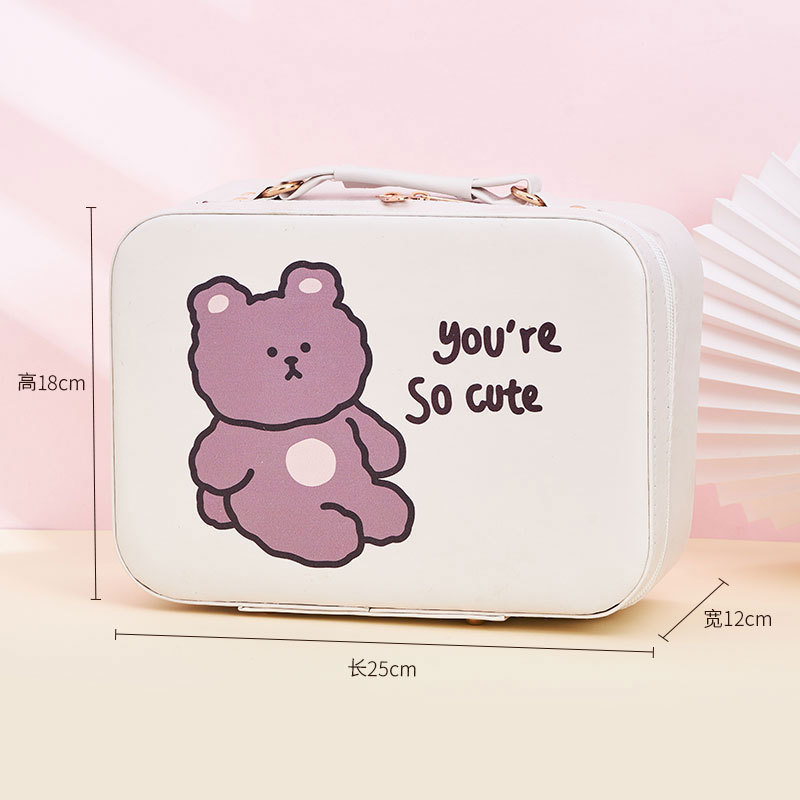 작은 거울 흰색 갈색 곰