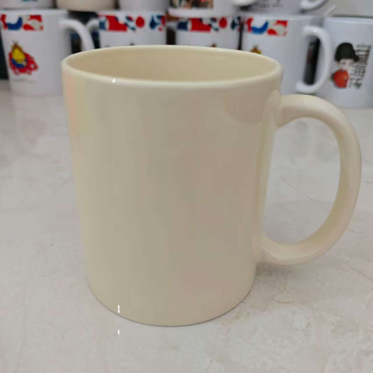 Fabricante al por mayor de alta temperatura de fabricación de cerámica personalizada foto de patrón de taza de color fijo logotipo de marca de taza