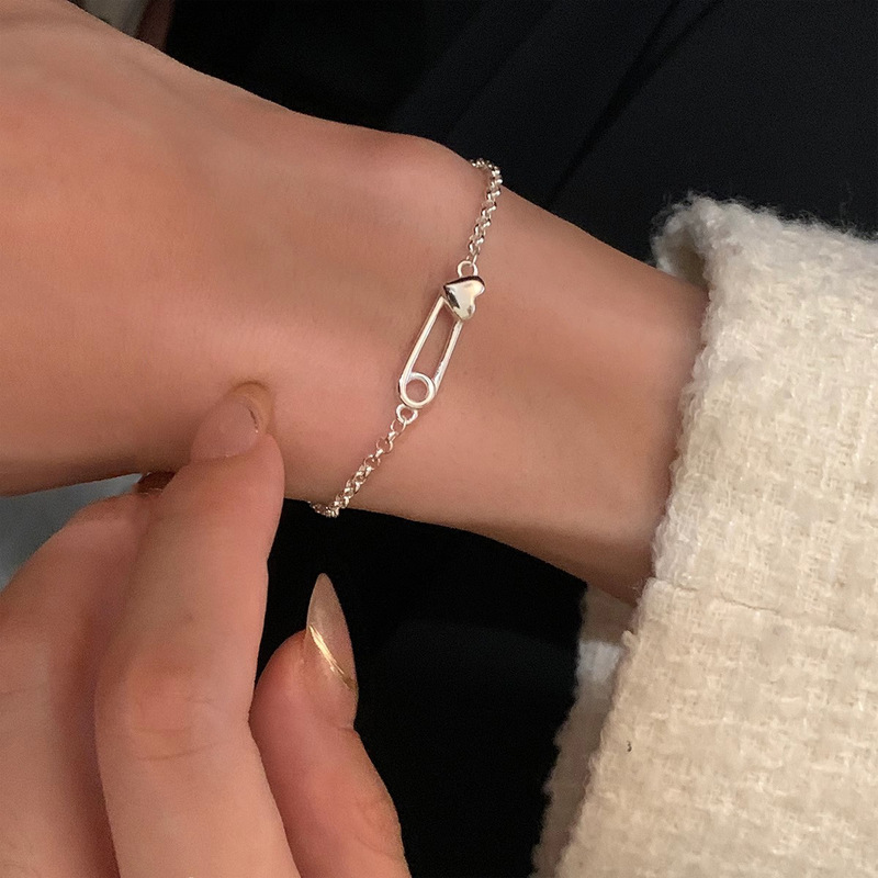 Korean-style Sweet Love Pclip Bracelet Women's Ins Niche Design Style Three-dimensional Solid High-end Fashionable Elegance