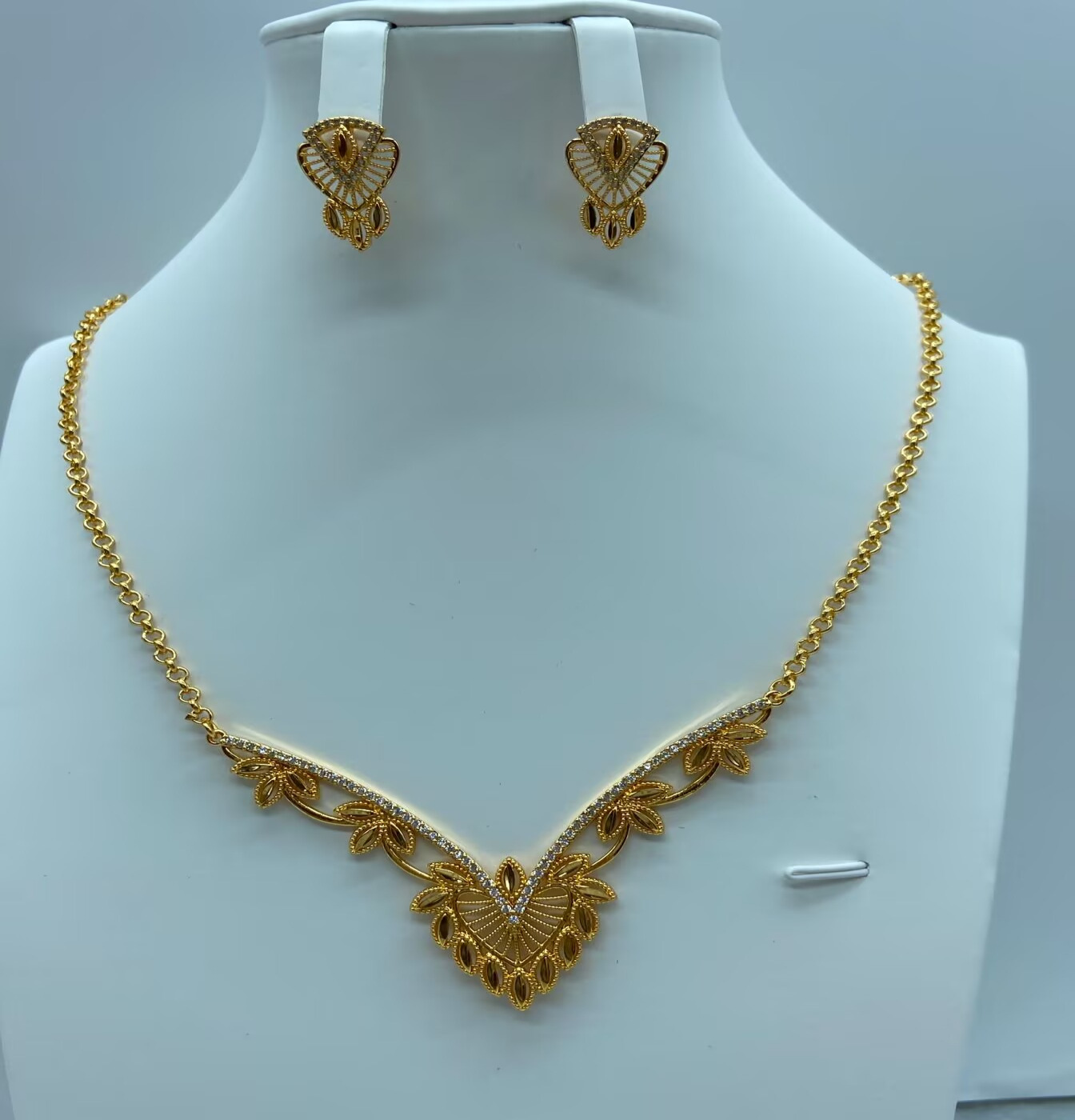 Transfronterizos de moda retro de Oriente Medio conjunto de joyería collar pendientes de boda banquete de bronce de lujo joyería dorada mujer