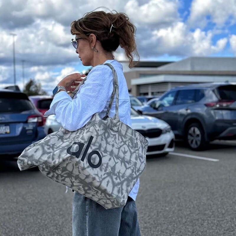 Cross-Border European and American Retro Canvas Shoulder Tote Bag Women's Large-Capacity Shopping Bag Sports Yoga Bag Alo Drop Shipping