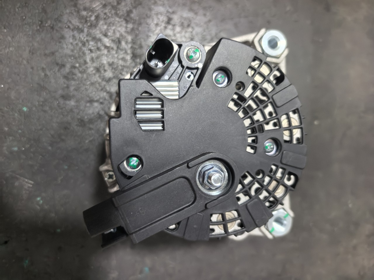 LR105985 Generator