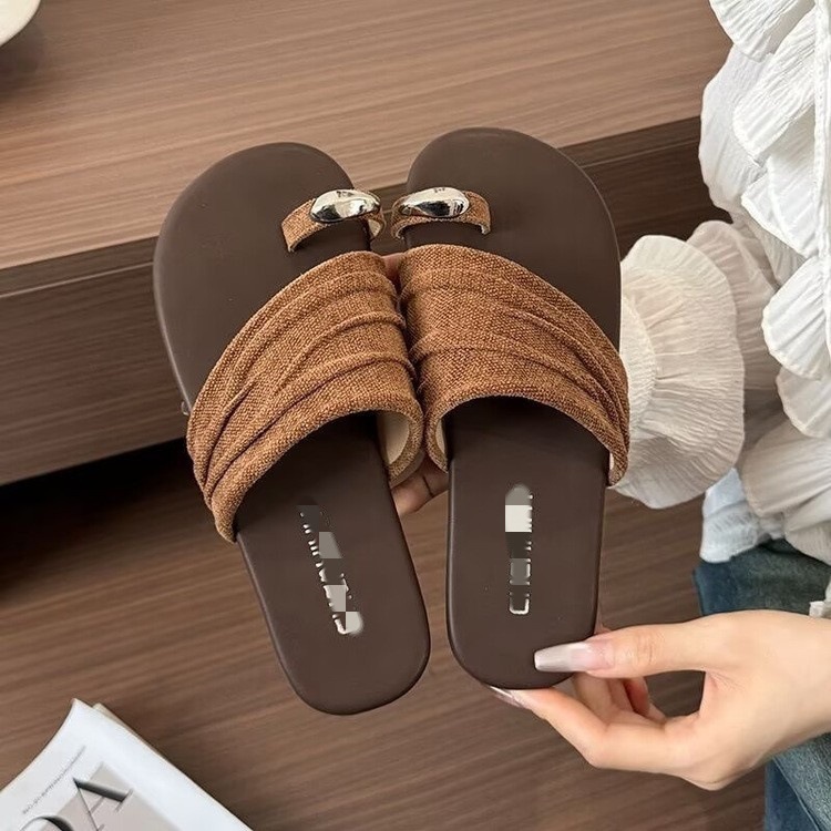 Francia lujosa ultra suave pliegue fría zapatillas de verano 2026 nuevo nicho plano hermoso conjunto de dedos zapatillas image 8