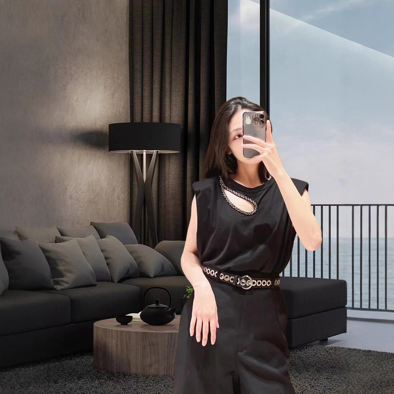 2024 Summer New French Niche Round Neck Hollow Diamond Decoration Design Sleeveless Pad Shoulder T-shirt Vest GZ24109