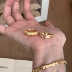 超重工国風の軽い豪華なボビンジャー中古の金色の線引きの指輪の女性の復古的な人差指の指輪の口