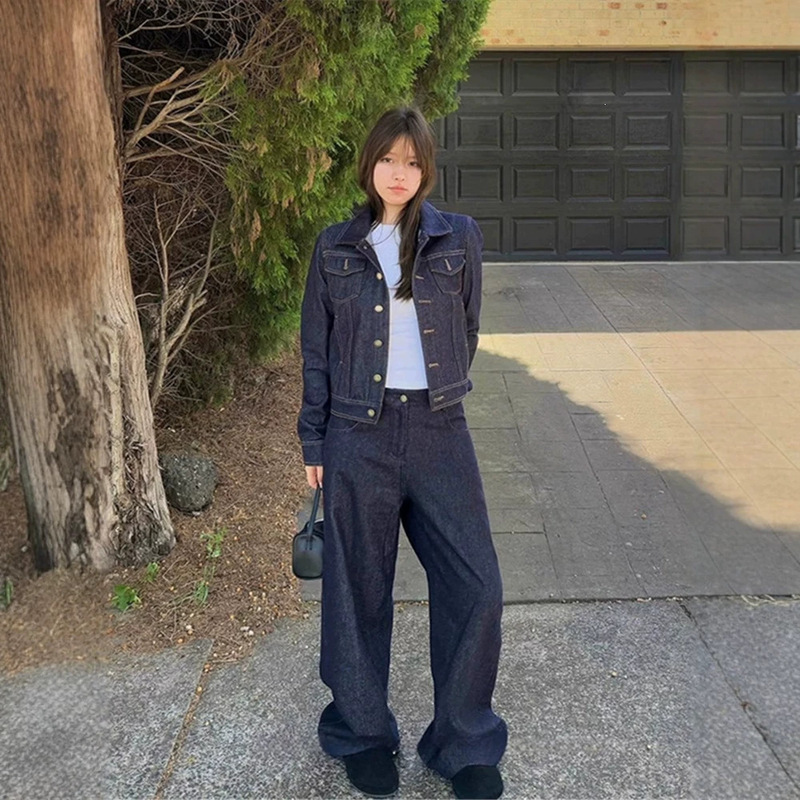 Denim original color denim suit for women, popular autumn outfit, loose denim jacket and wide-leg straight pants set Denim original color denim suit for women, popular autumn outfit, loose denim jacket and wide-leg straight pants set