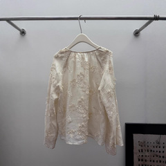 2025早春の新型シンプルでファッション的な丸首長袖カバーの刺繍上着の卸売り