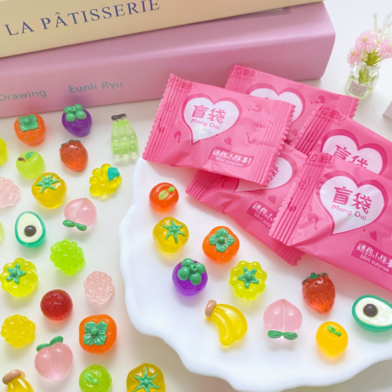 Blind Box Fruit and Vegetable Miniature Apple and Mangosteen Figurines, Food and Play Models, Children's Pretend Play Toys, Blind Box Packaging