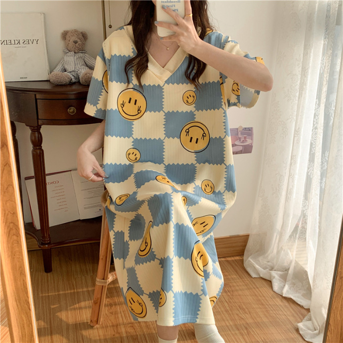 大きいサイズの300斤の月子服の夏の薄いタイプの半袖の妊婦は乳を与えます。