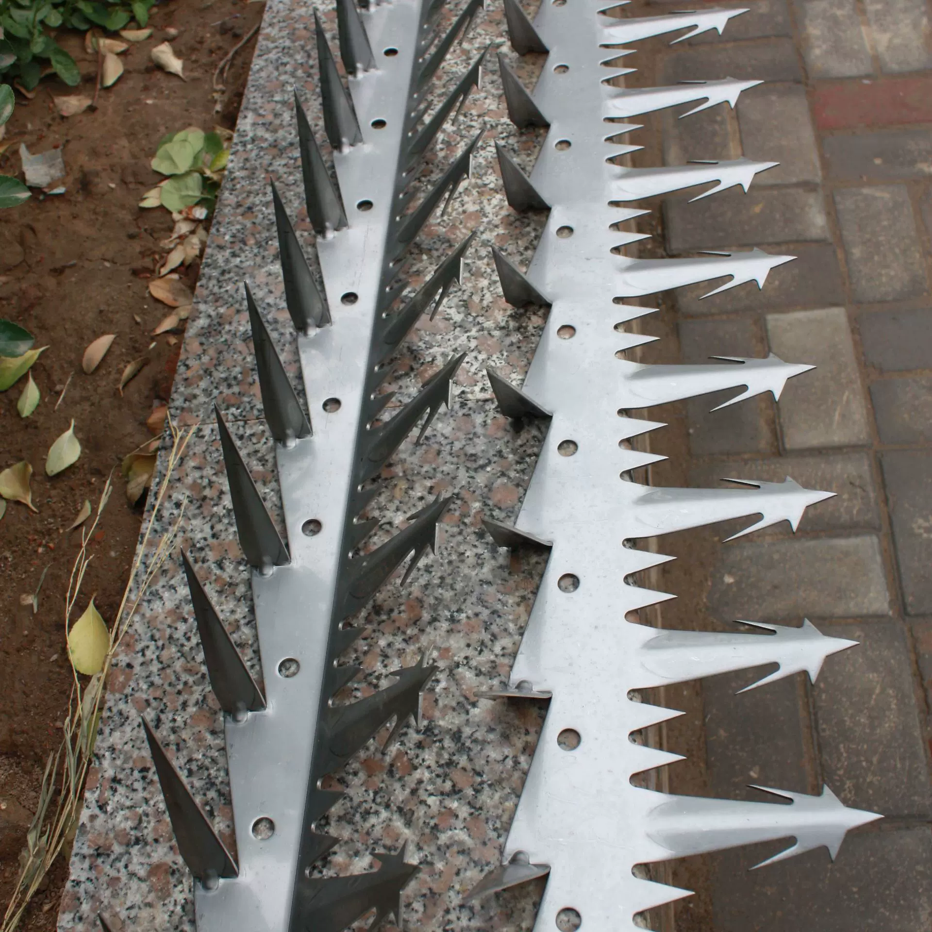 防爬刺防盗防攀爬铁丝网阳台护栏定制小区别墅不锈钢庭院围栏