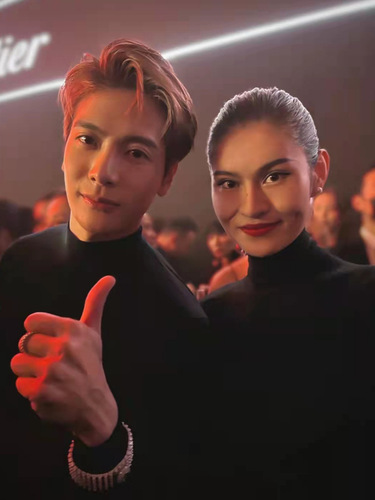 Wang Jiaer's same-style demi-high-neck, semi-core-spun knit sweater for men—modal, tight-fitting, long-sleeve base layer with wool interior.