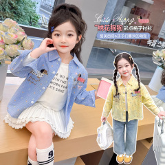女の子の子犬のシャツの春の2025新型の洋気のファッションの子供の女の子の春秋のタイプの刺繍のカジュアルな上着