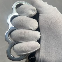 跨境锌合金斗拳头防身窗格自卫铁四指破车载高硬度铁指虎防狼加厚