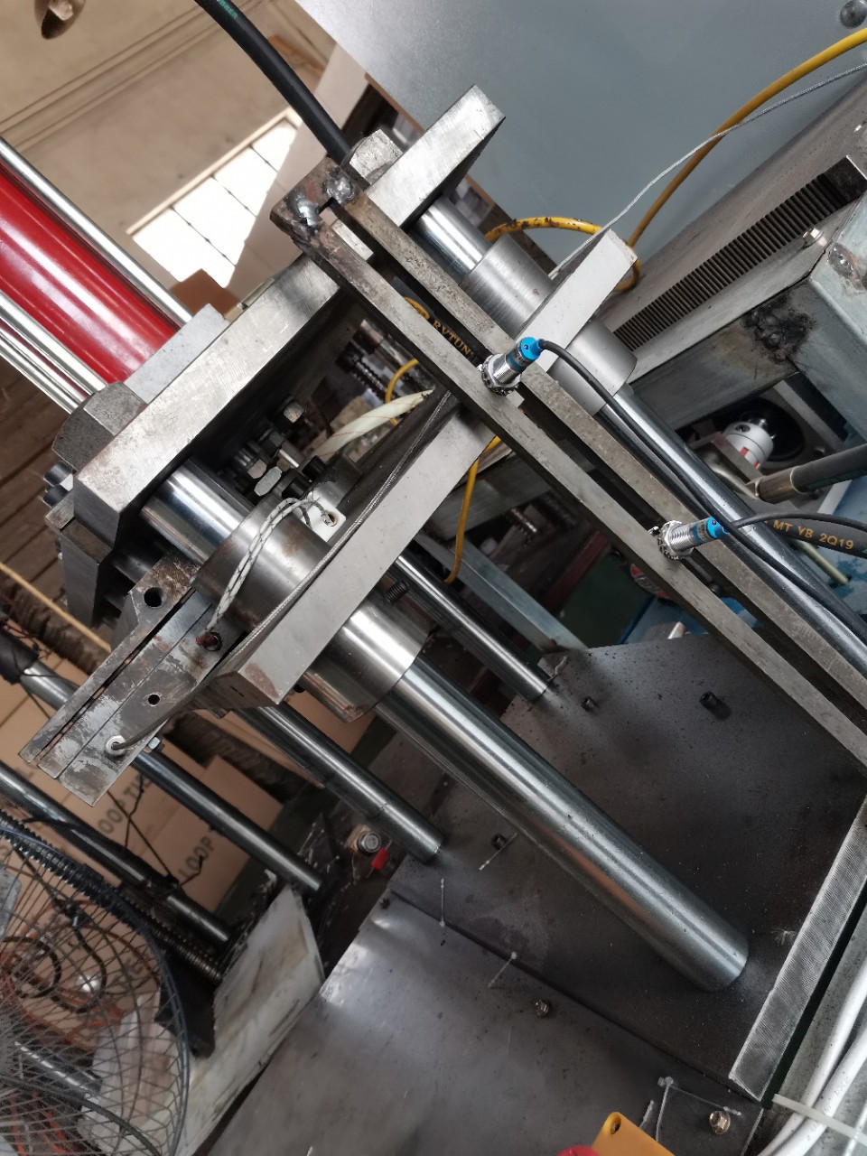 手穿针子母扣拉伸机液压驱动伺服电机三十寸内厂家直销圆丝