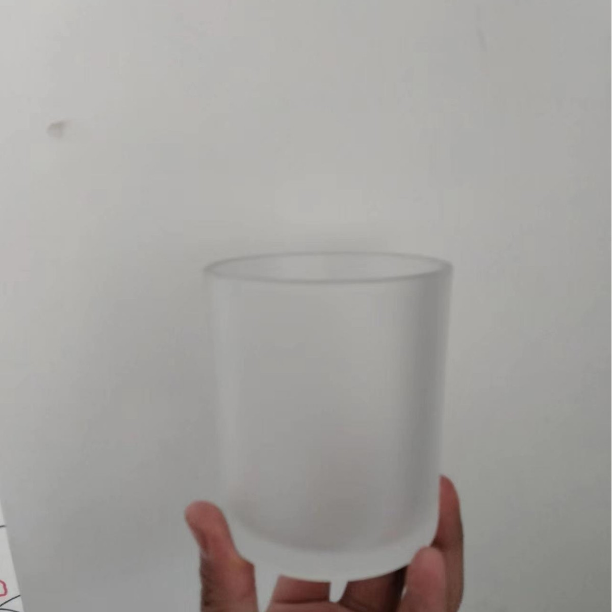 Venta al por mayor taza de vela tarro de vidrio color esmerilado recipiente de vidrio aromaterapia taza vacía con tapa dormitorio romántico candelabro logo