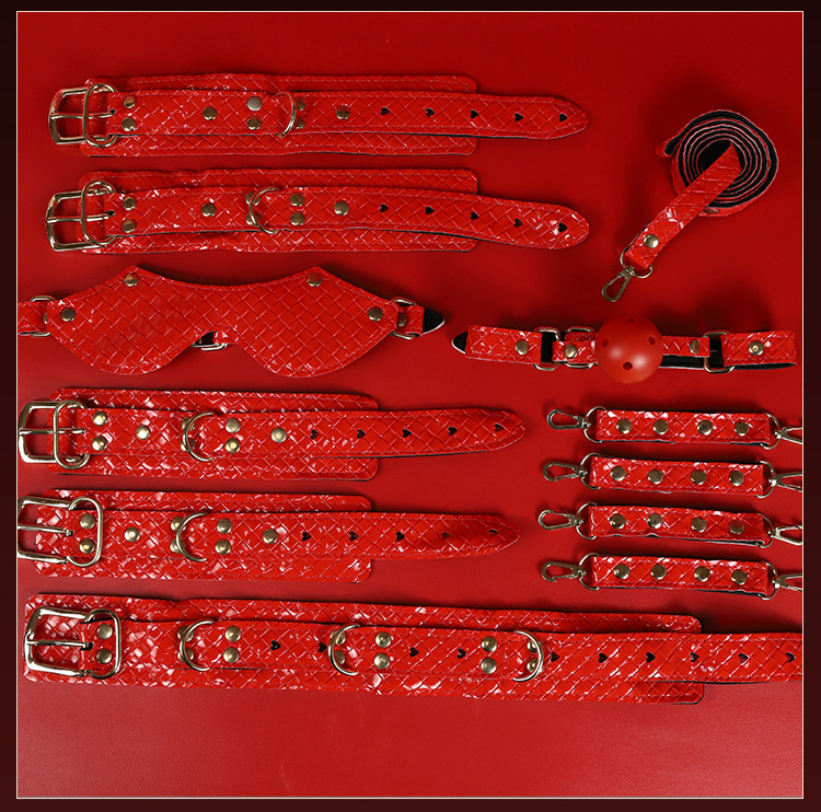 7-Piece Bondage Kit with Handcuffs and Nipple Clamps in Black PU — detail image 32