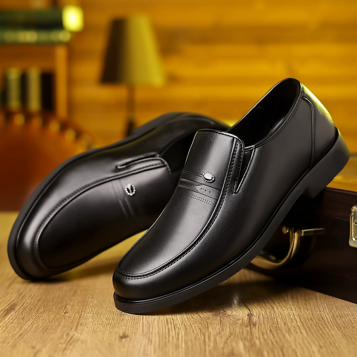 Мужская универсальная мужская обувь простого однотонного цвета в британском стиле, модные трендовые слипоны, деловые формальные повседневные кожаные туфли