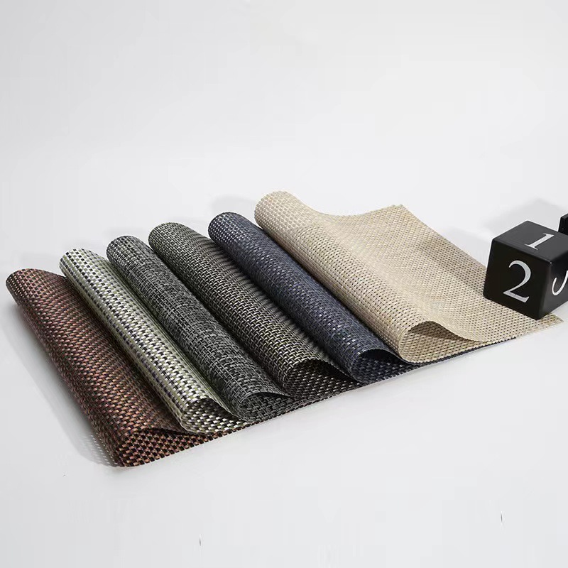 Amazon PVC mantel tejido estera de estilo Europeo de aislamiento de calor antideslizante Mesa estera Posavasos 4*4 placemat Teslin en stock al por mayor